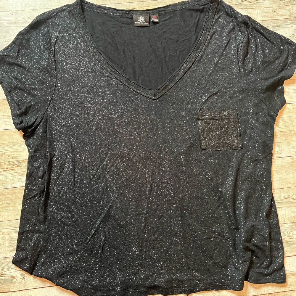 💚Rock & Republic shimmery t-shirt